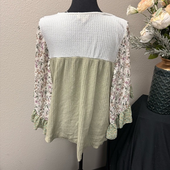 Umgee Floral Mixed Media Waffle Knit Tunic Top Bell Sleeves Boho L - Picture 3 of 7